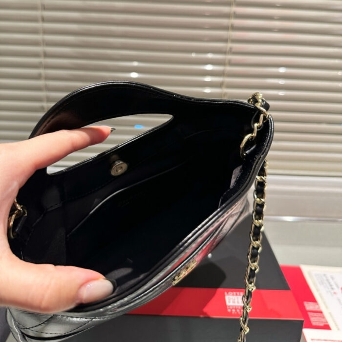 Chanel 24C Mini 31 Clutch With Chain Shiny Black 24cm - Image 6