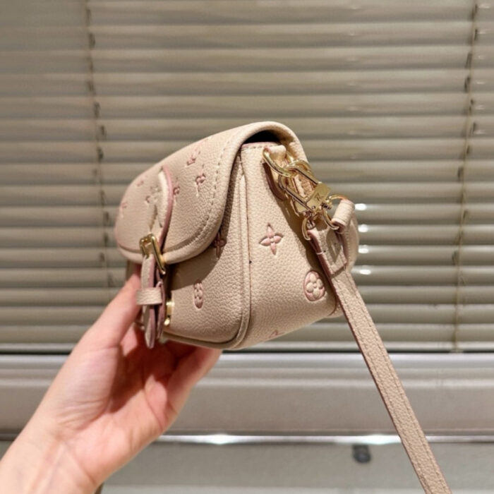 Louis Vuitton Nano Diane Bicolor Eden 18Cm M13642 - Image 4