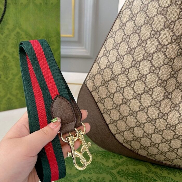 Gucci B Maxi Shoulder Bag Beige And Dark Grey 50Cm - Image 4