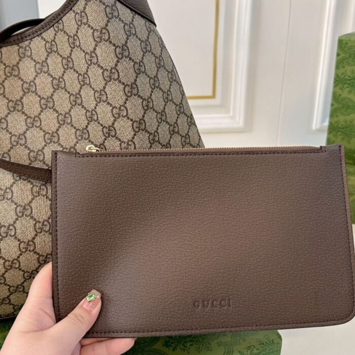 Gucci B Maxi Shoulder Bag Beige And Dark Grey 50Cm - Image 3