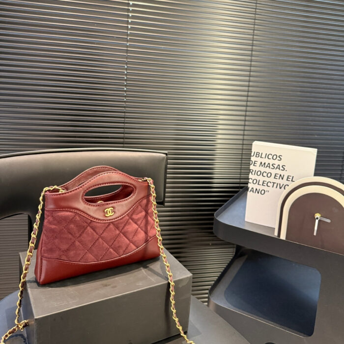 Chanel 24C Mini 31 Clutch With Chain Shiny Dark  Red 24cm - Image 2