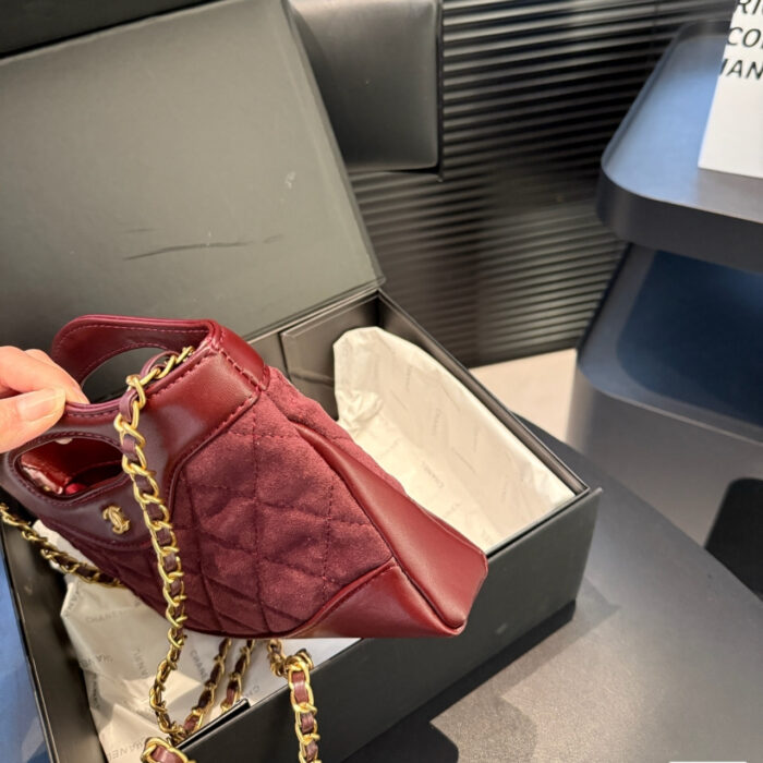 Chanel 24C Mini 31 Clutch With Chain Shiny Dark  Red 24cm - Image 3
