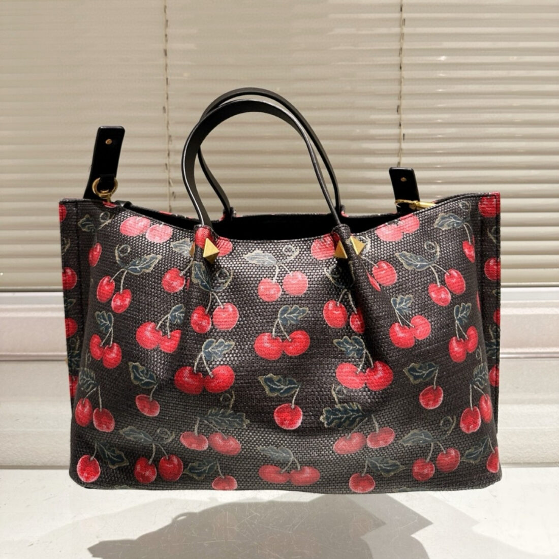 Valentino Garavani VLogo Signature Cherryfic Motif Bag Black 26Cm - Image 3