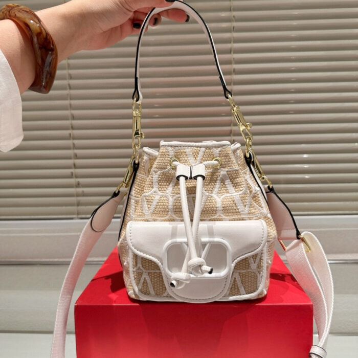 Valentino Vlogo Raffia Bucket Bag Beige 18Cm - Image 2