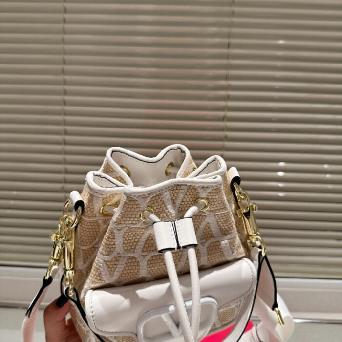 Valentino Vlogo Raffia Bucket Bag Beige 18Cm - Image 4