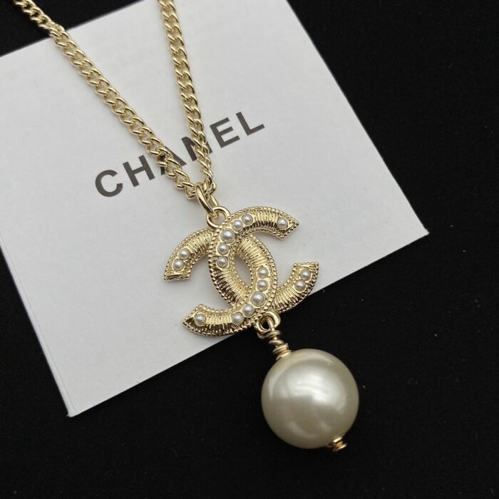 Chanel CC Pearl CC Gold Necklace - Image 3