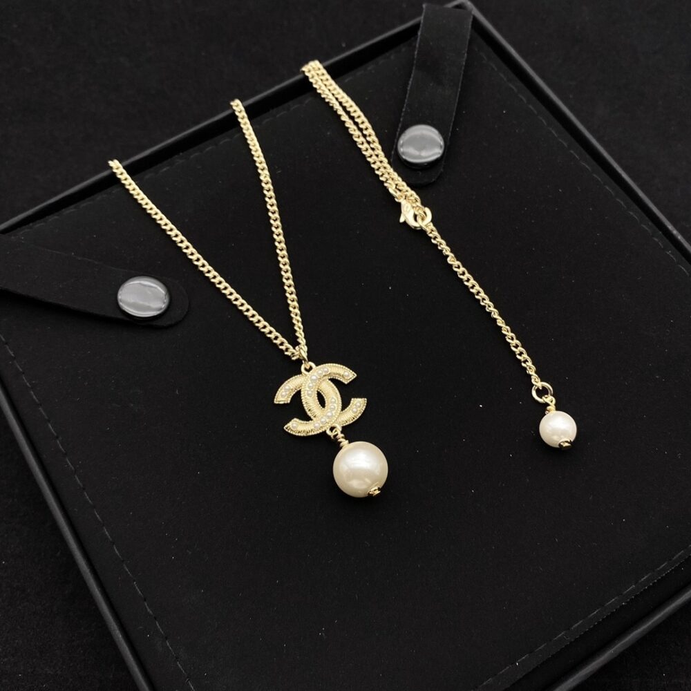Chanel CC Pearl CC Gold Necklace - Image 2