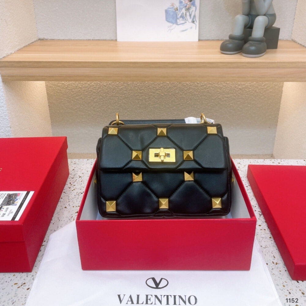 Valentino Garavani Roman Stud Chain Link Shoulder Bag Black 25Cm 1W2B0I82BSF - Image 2