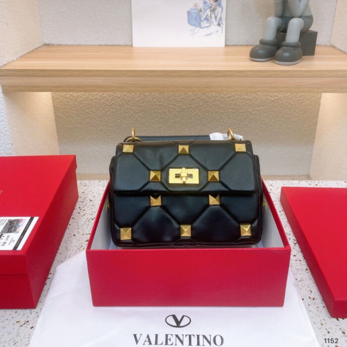 Valentino Garavani Roman Stud Chain Link Shoulder Bag Black 25Cm 1W2B0I82BSF - Image 2