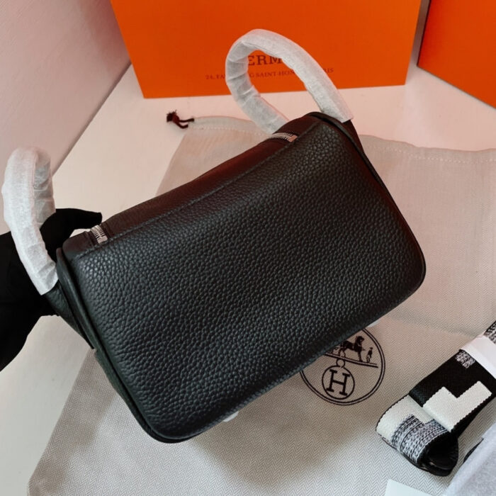 Hermes Lindy Mini Bag With Silver Hardware Black 20Cm - Image 4