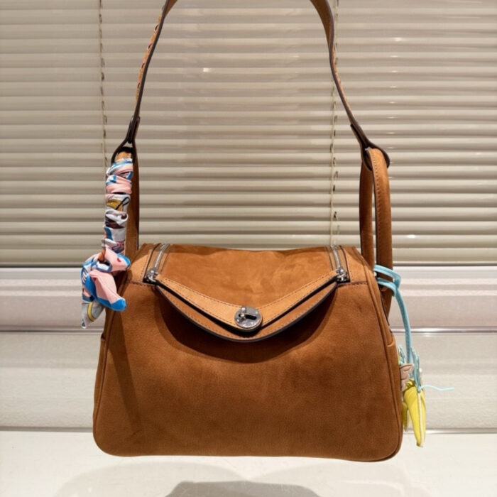 Hermes Limited Edition Gold Veau Doblis Annd Swift Grizzly Lindy 30 With Palladium Hardware 27Cm - Image 2