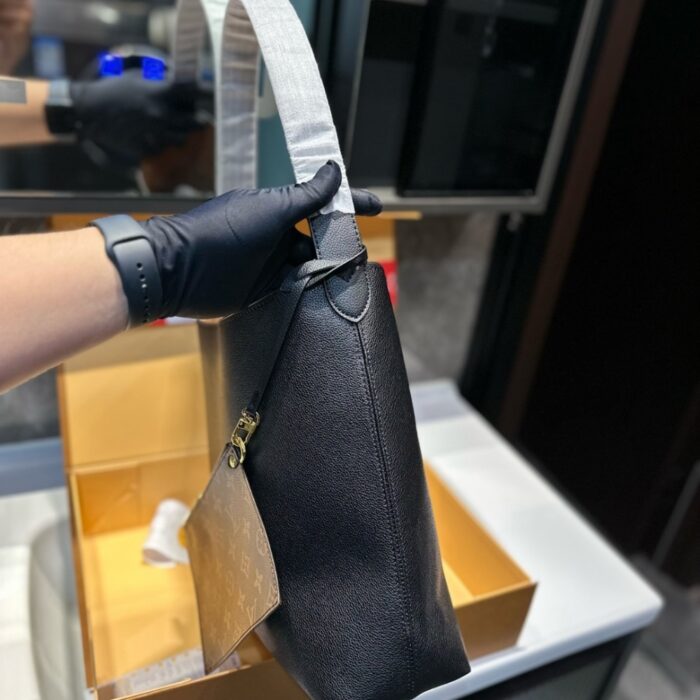 Louis Vuitton Low Key Hobo MM Black 32Cm M24856 - Image 4