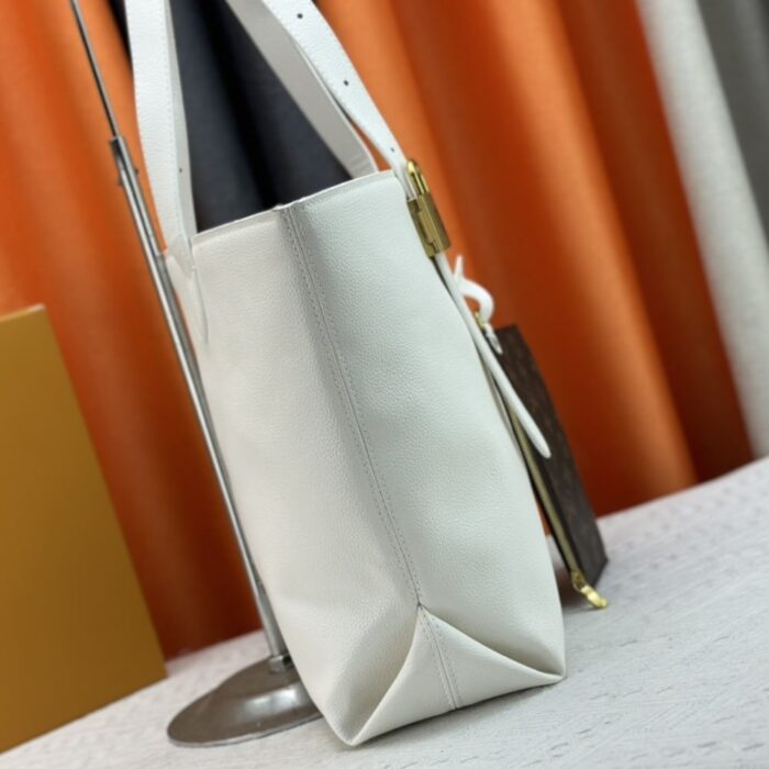 Louis Vuitton Low Key Cabas MM White 47Cm - Image 3