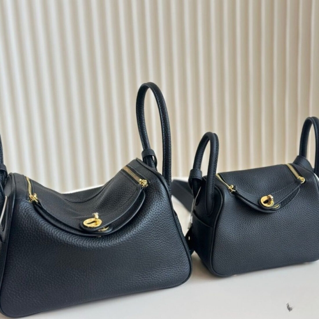 Hermes Lindy 26 Bag Gold Hardware Black 26cm - Image 3