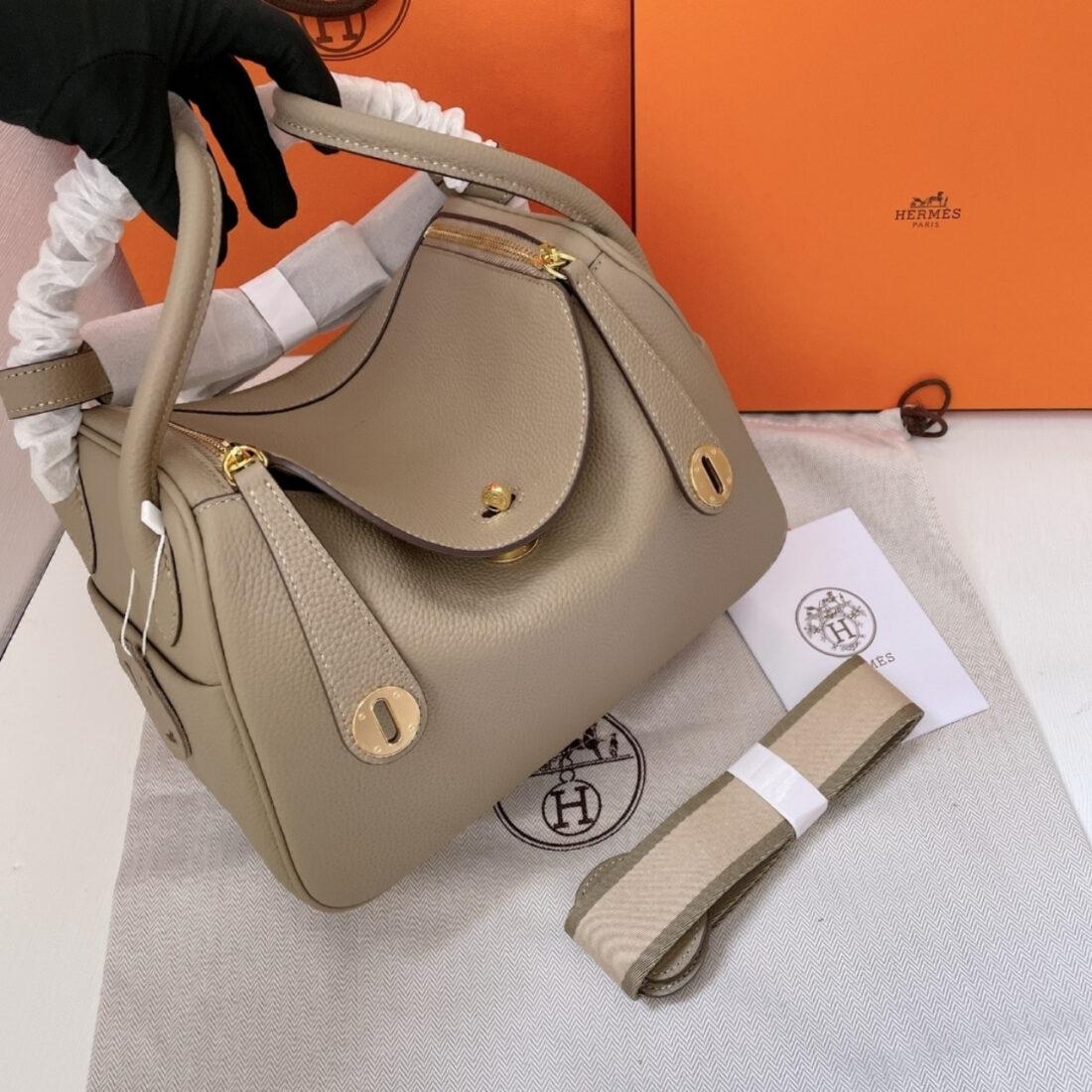 Hermes Lindy Mini Togo Bag Gold Hardware Beige 19Cm - Image 2