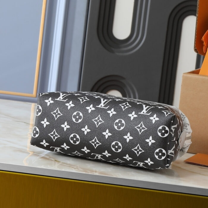 Louis Vuitton Cosmetic Pouch Frost Gradient Silver 27Cm M12052 - Image 4