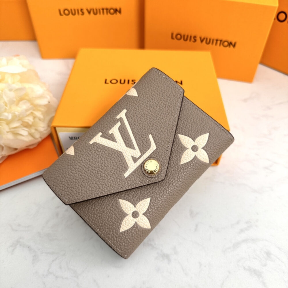 Louis Vuitton Victorine Wallet Beige 12Cm M81861 - Image 2