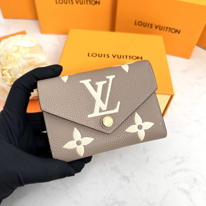 Louis Vuitton Victorine Wallet Beige 12Cm M81861 - Image 3