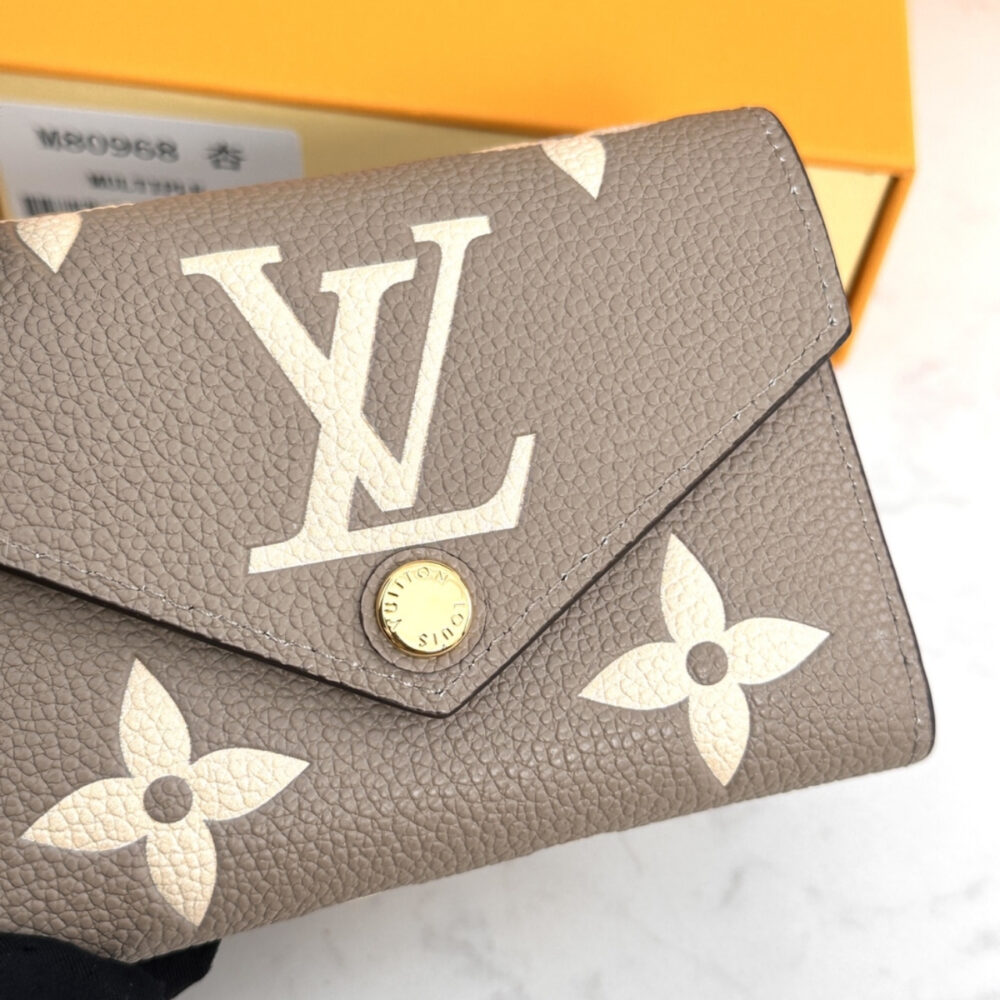 Louis Vuitton Victorine Wallet Beige 12Cm M81861 - Image 4