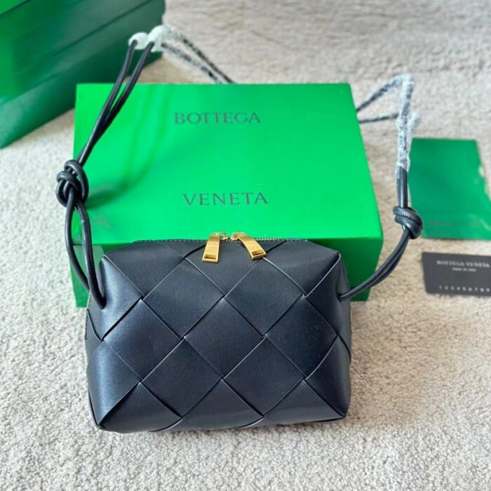 Bottega Veneta Small Cassette Camera Bag Black 18Cm 709417VCQC28425 - Image 2