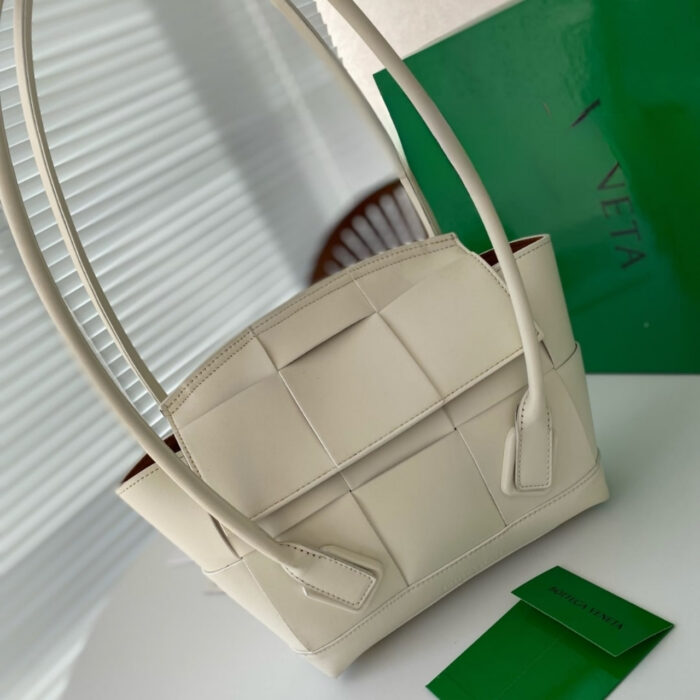 Bottega Veneta Arco Handbag Intrecciato Leather White 20Cm - Image 2