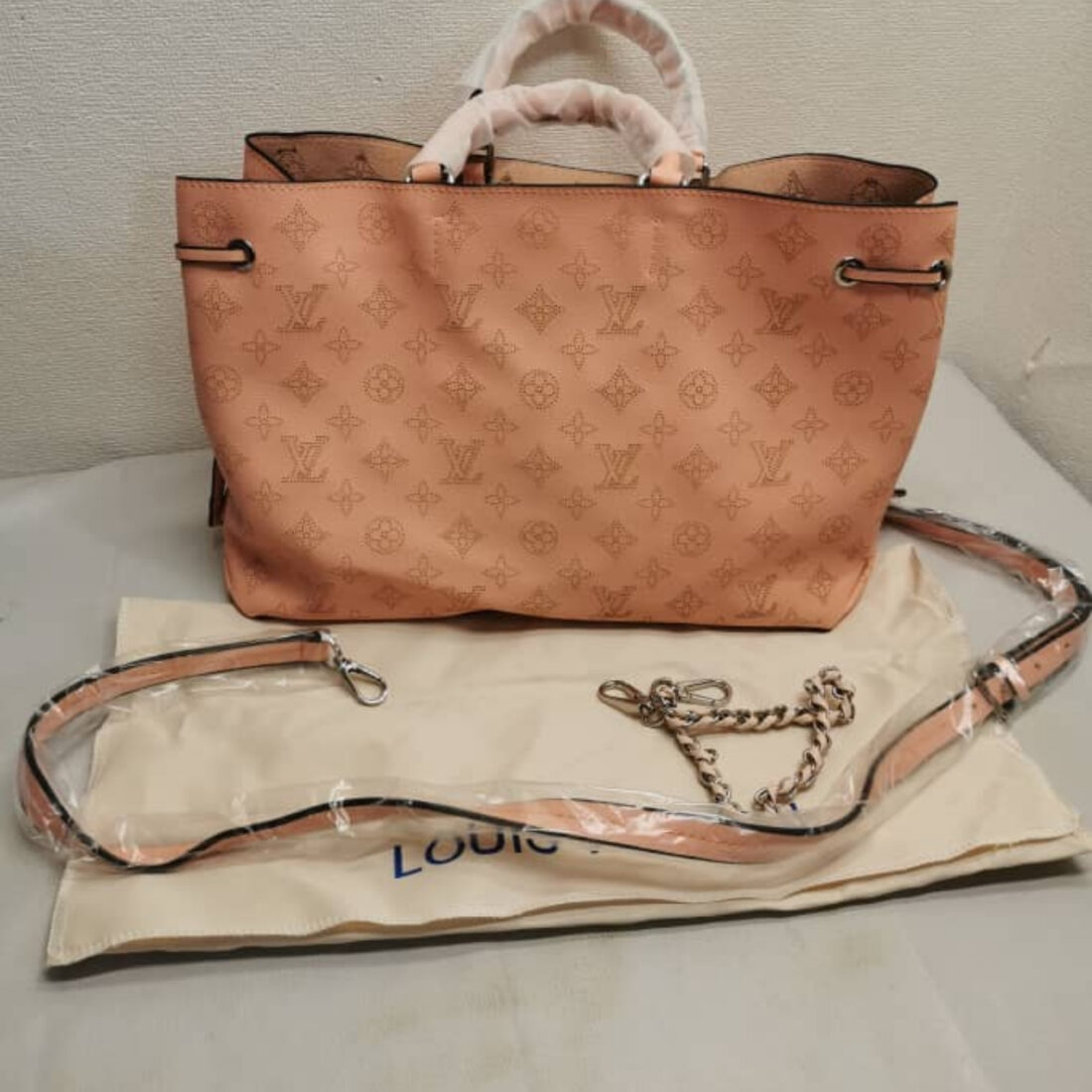 Louis Vuitton Bella Tote Mahina Arizona Brown 32Cm M59655 - Image 2