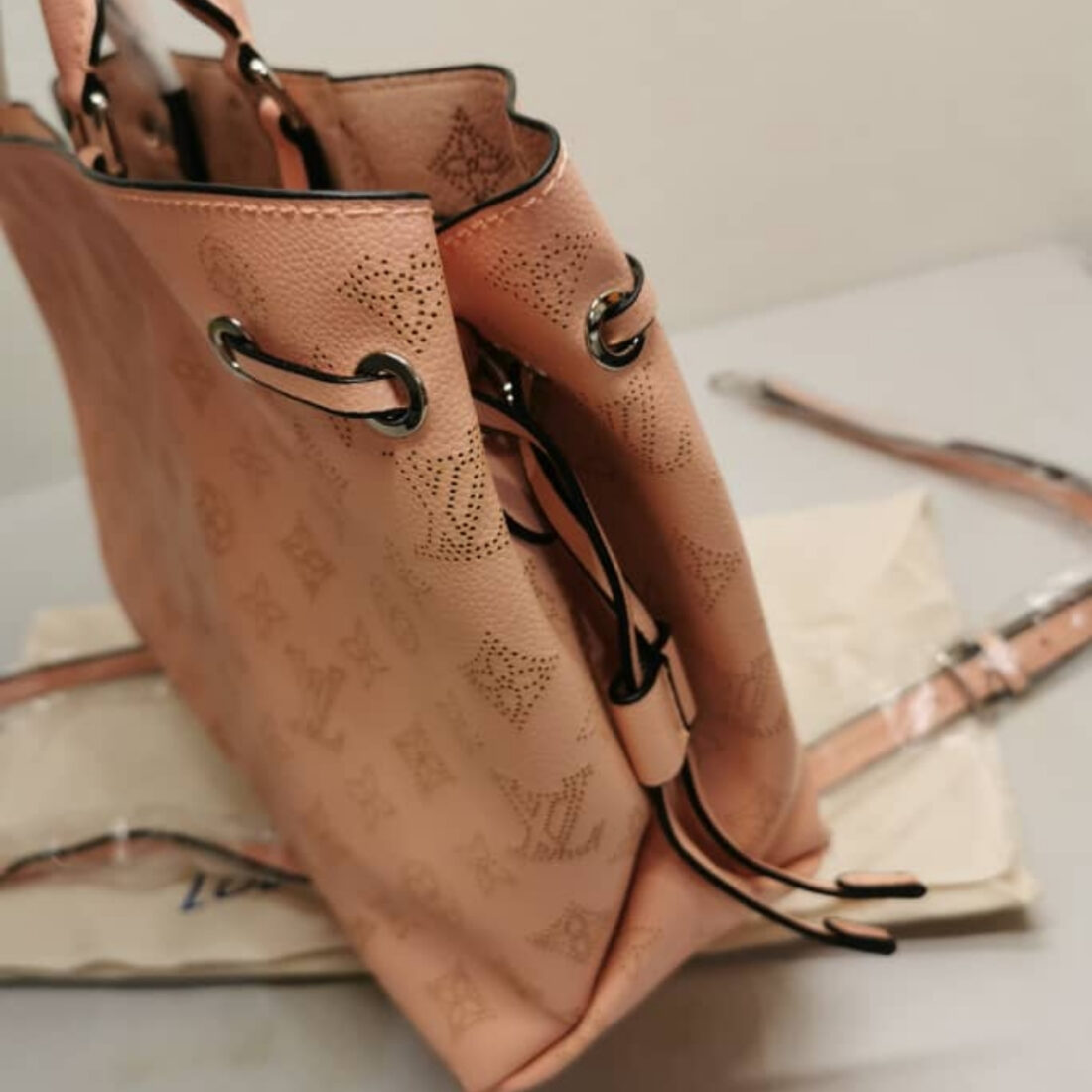 Louis Vuitton Bella Tote Mahina Arizona Brown 32Cm M59655 - Image 3