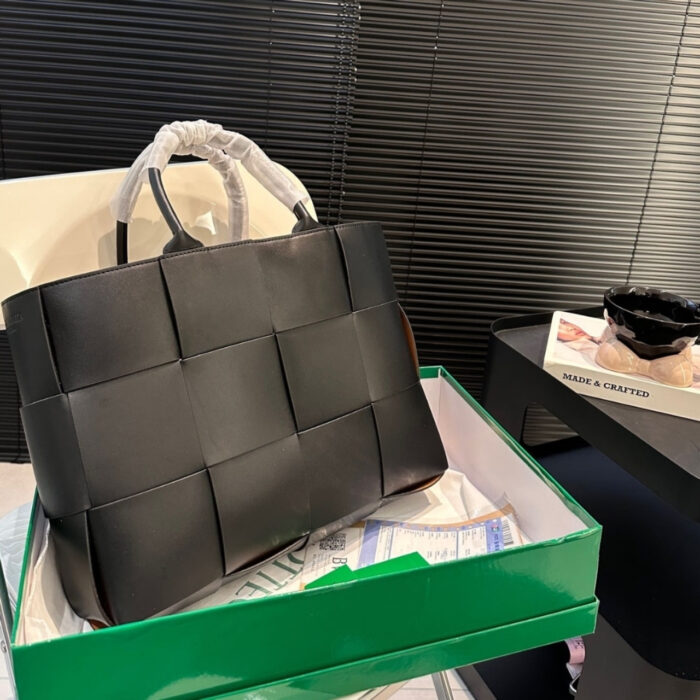 Bottega Veneta Medium Arco Tote Black 37Cm 729244VB1K08480 - Image 2