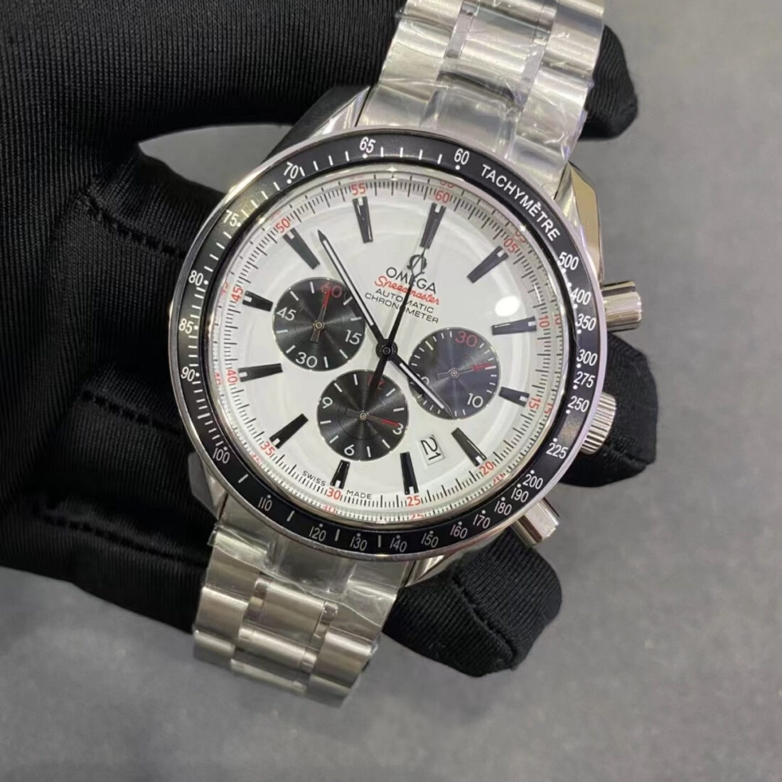 Omega Speedmaster Date Steel Chronograph White 40mm 323 30 40 40 04 001 - Image 3