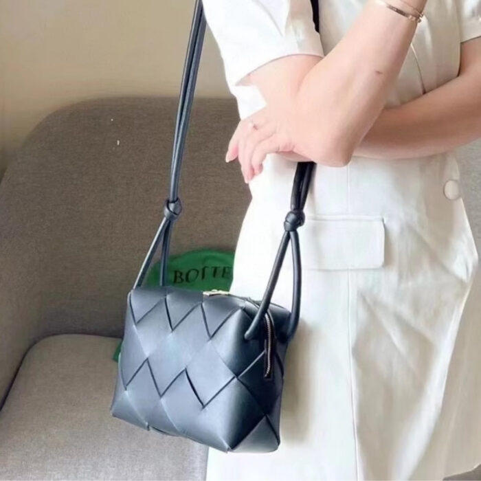 Bottega Veneta Small Cassette Camera Bag Black 18Cm 709417VCQC28425 - Image 3