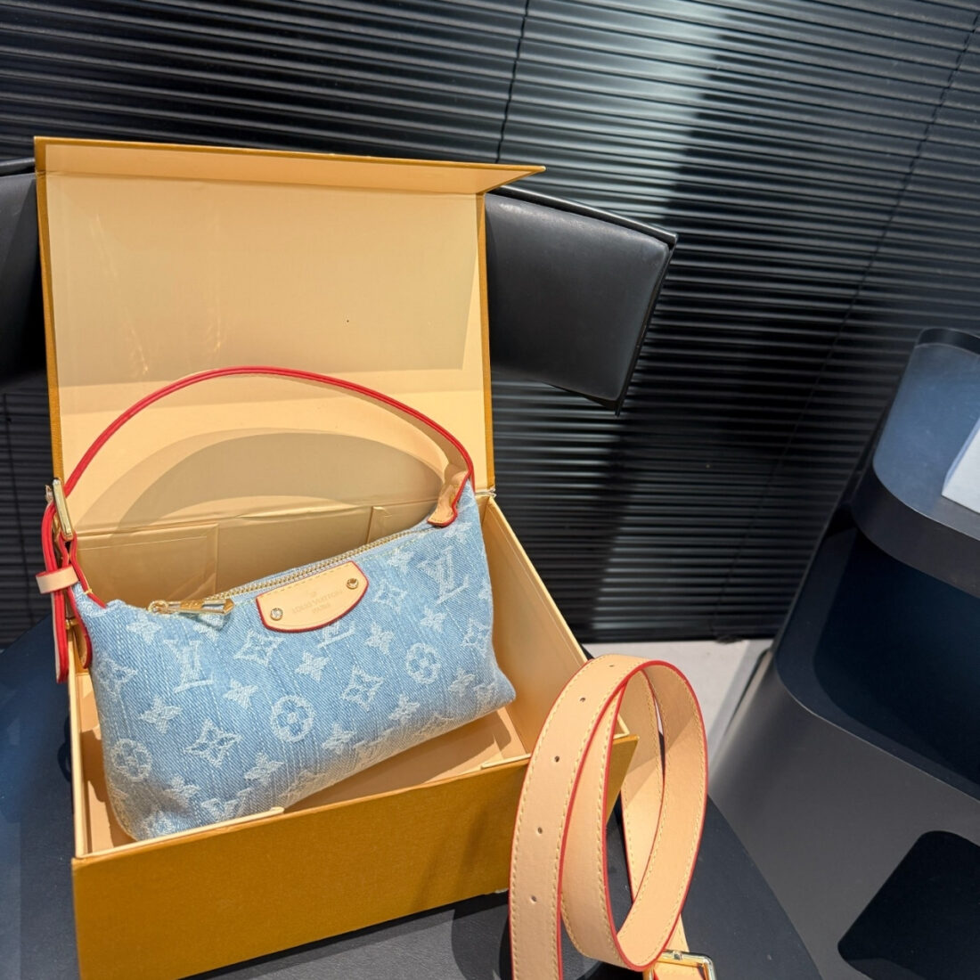 Louis Vuitton Hills Pochette Denim Blue 20Cm M82949 - Image 3