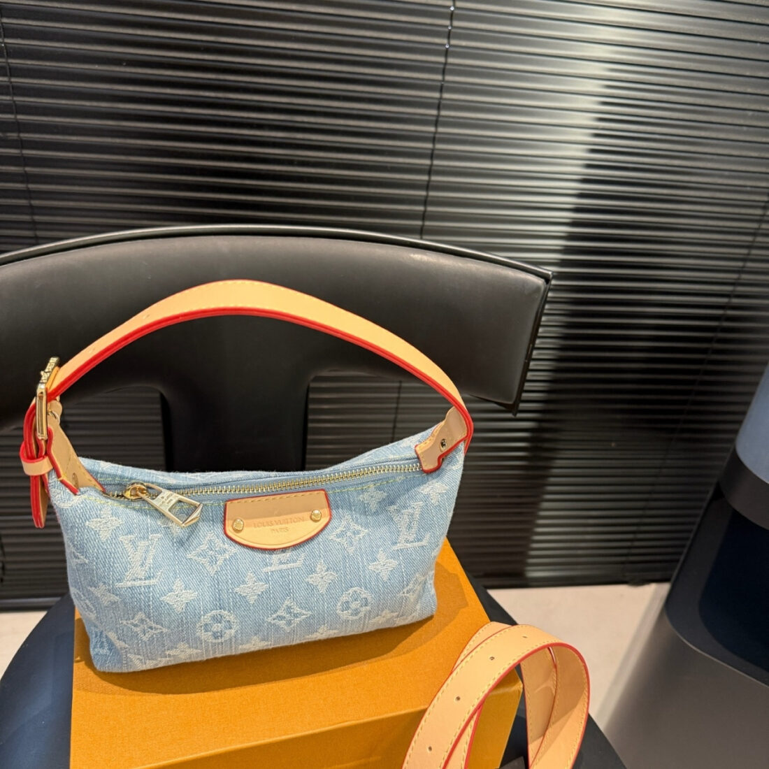 Louis Vuitton Hills Pochette Denim Blue 20Cm M82949 - Image 4