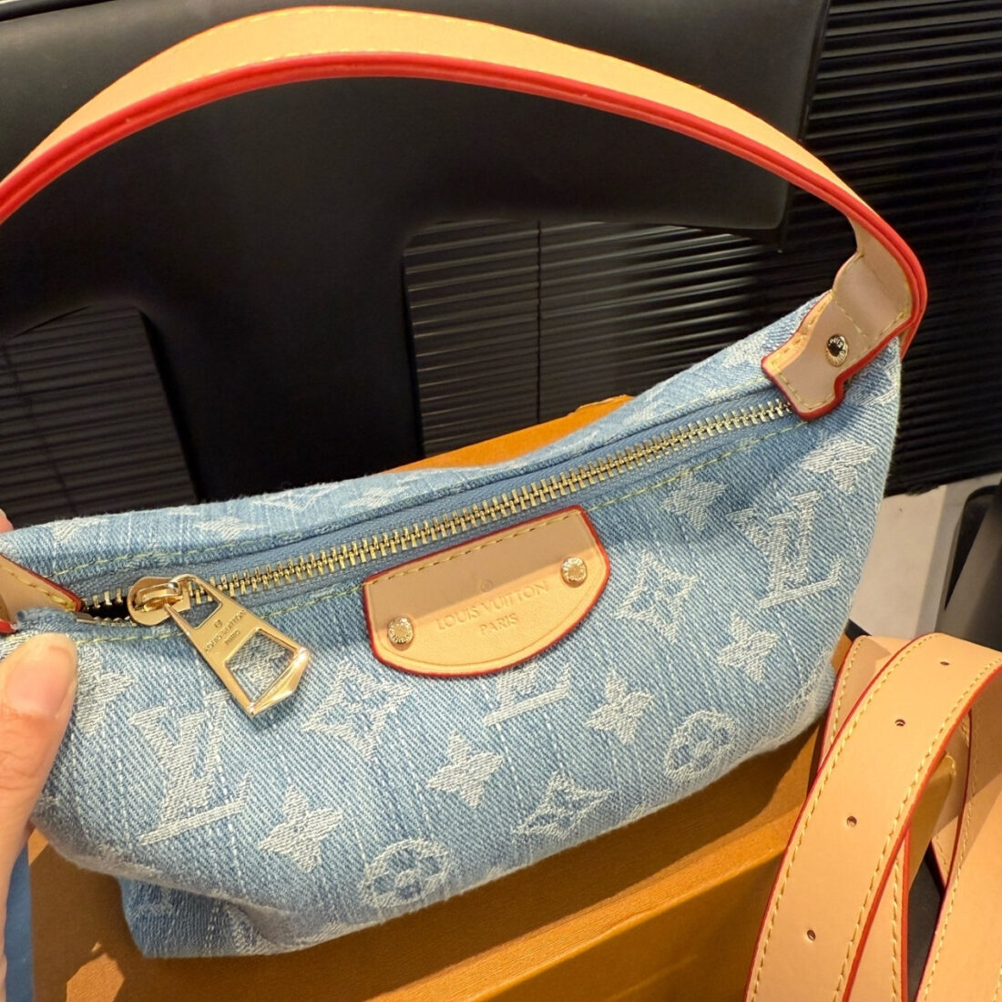 Louis Vuitton Hills Pochette Denim Blue 20Cm M82949 - Image 6