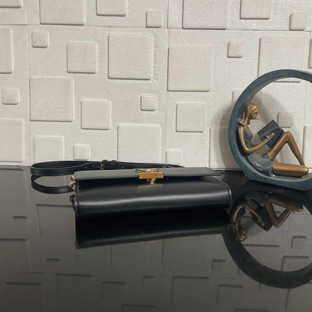Super Vip 1:1 – Louis Vuitton Wallet On Chain Capucines Black 23Cm - Image 5