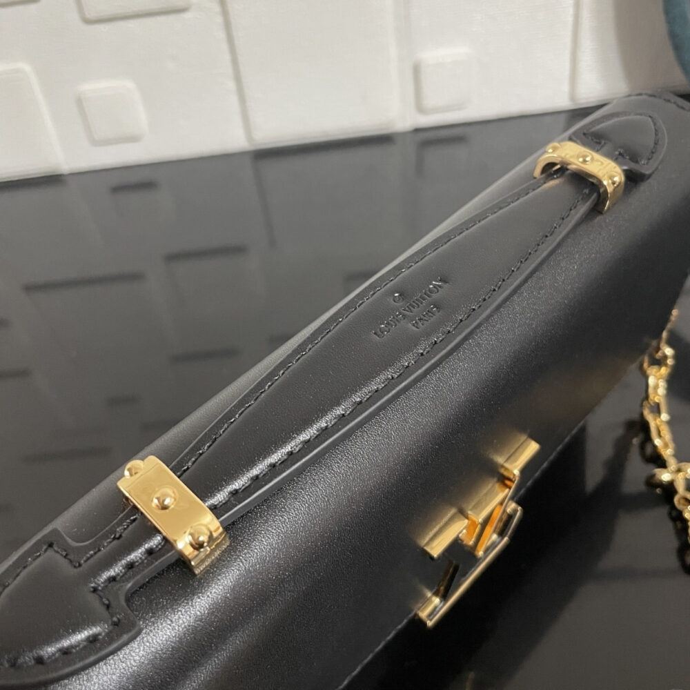 Super Vip 1:1 – Louis Vuitton Wallet On Chain Capucines Black 23Cm - Image 7