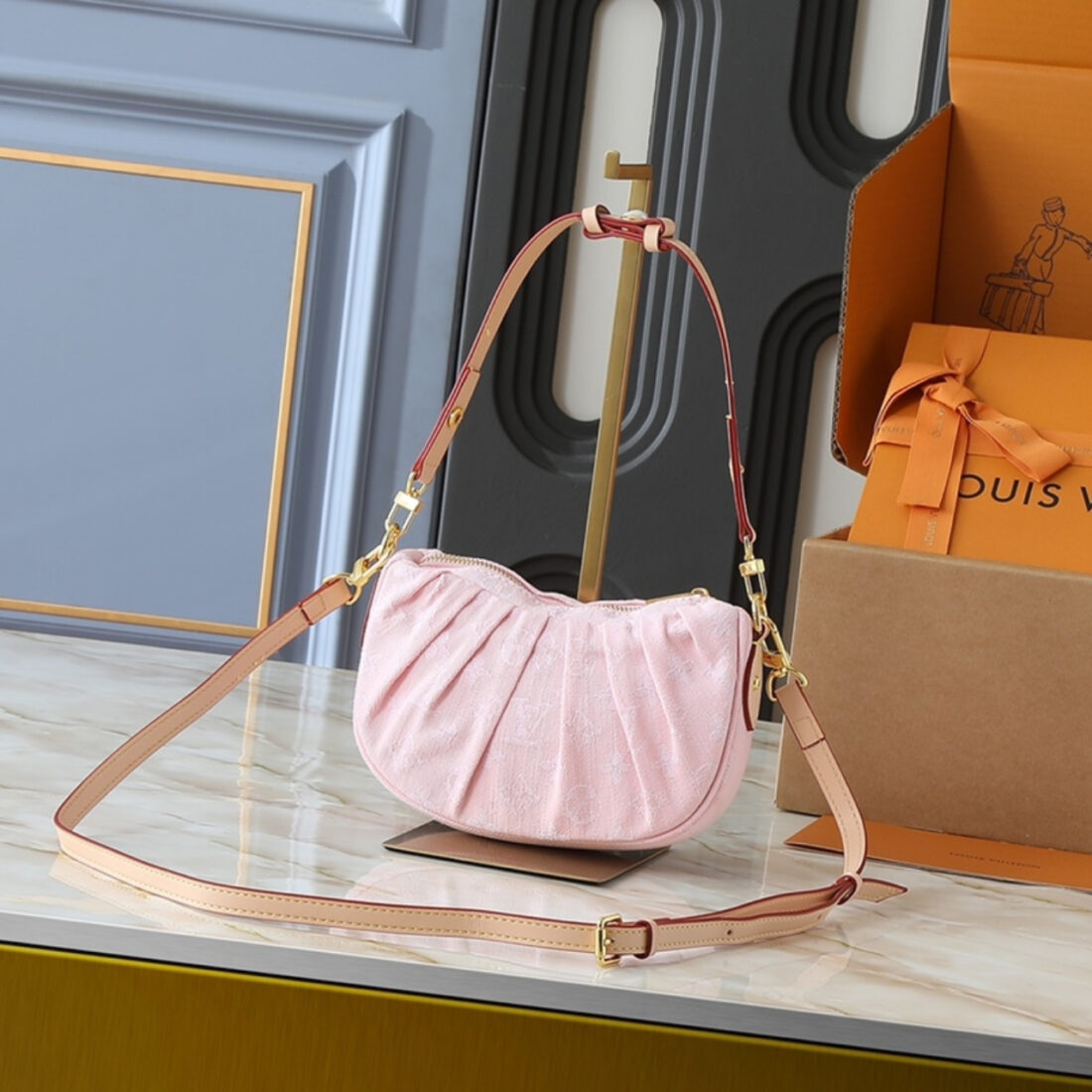 Louis Vuitton Pochette Valley Bag Washed Pink 21Cm - Image 4