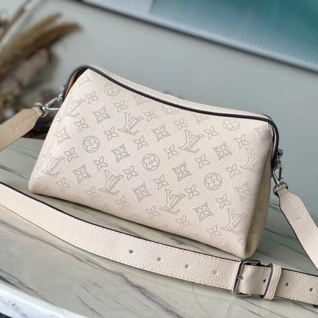 Super Vip 1:1 – Louis Vuitton Hand It All PM Bag 29Cm Cream M24114 - Image 4