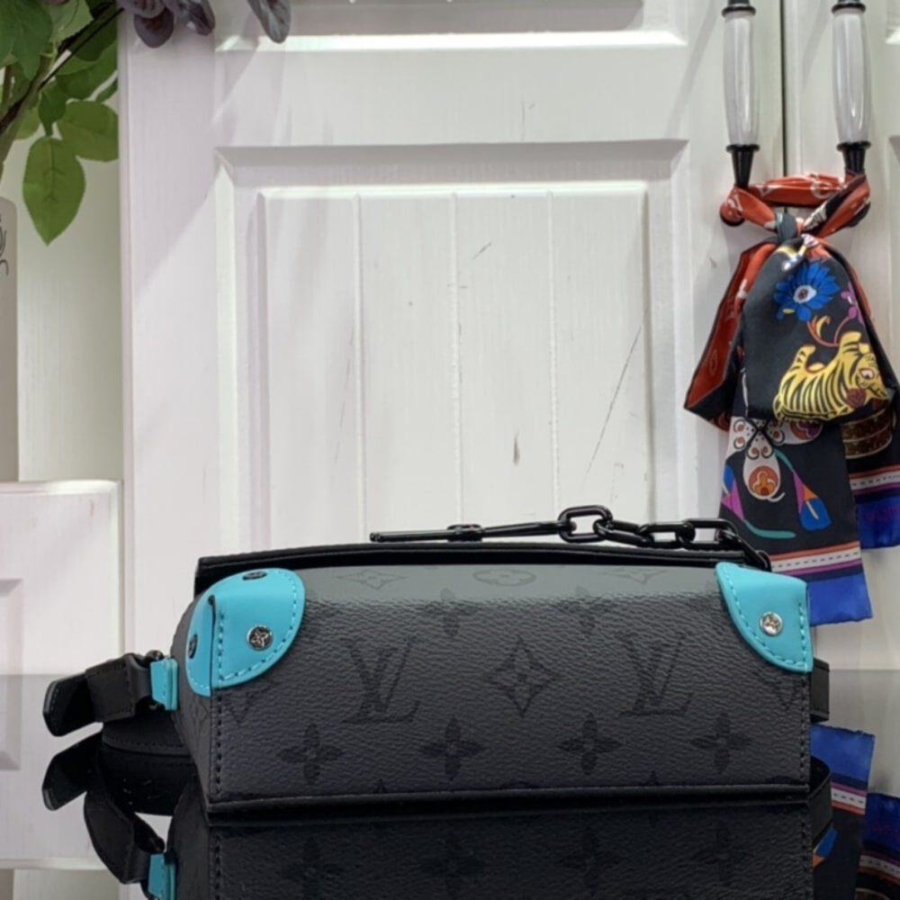 Super Vip 1:1 – Louis Vuitton Steamer Wearable Wallet Monogram Eclipse Reverse Turquoise 18Cm M11496 - Image 5