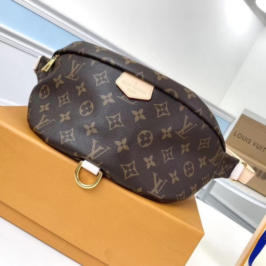 Super Vip 1:1 – Louis Vuitton Bumbag Monogram Canvas Brown 37Cm M43644 - Image 2