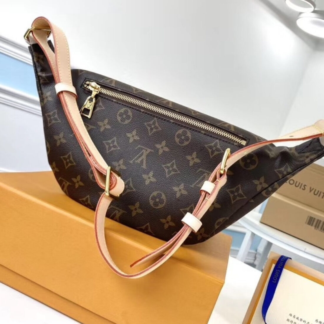 Super Vip 1:1 – Louis Vuitton Bumbag Monogram Canvas Brown 37Cm M43644 - Image 4