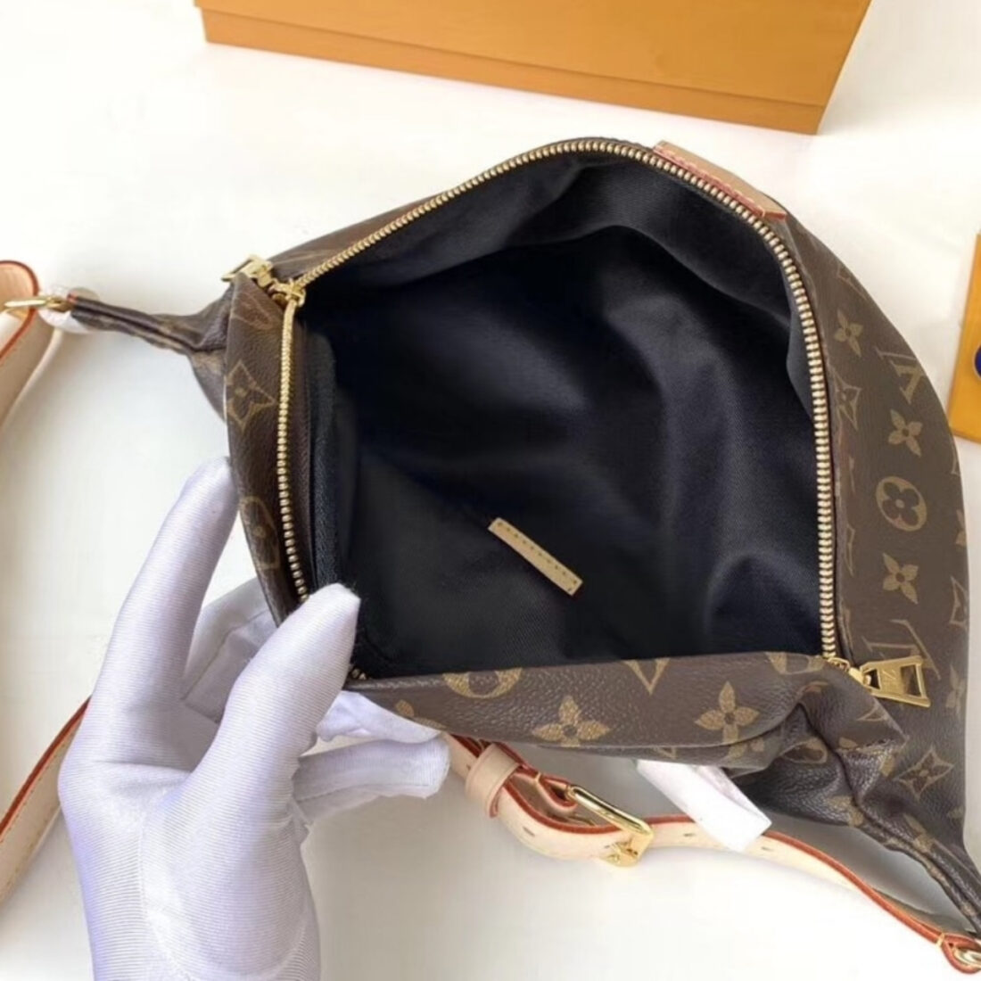Super Vip 1:1 – Louis Vuitton Bumbag Monogram Canvas Brown 37Cm M43644 - Image 5