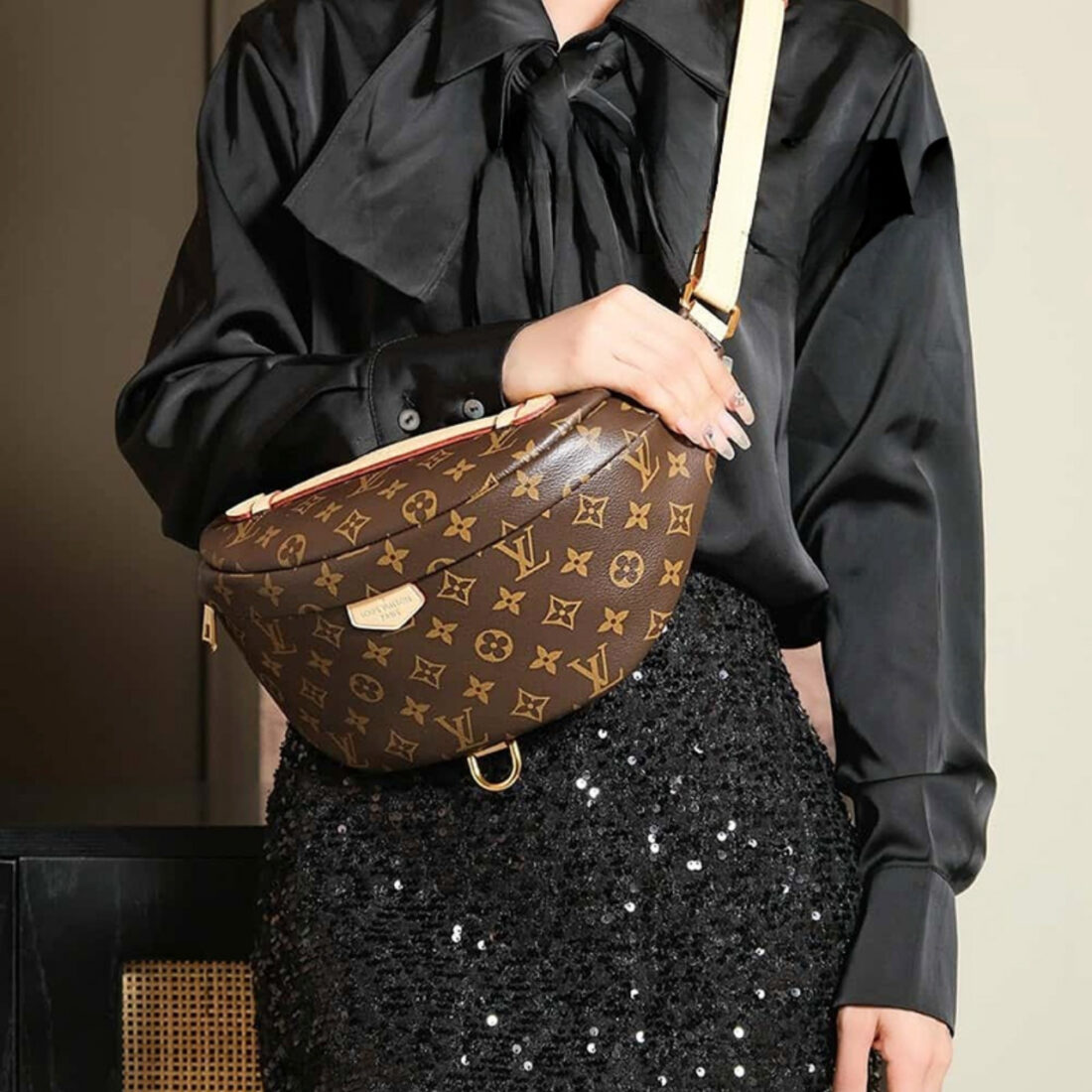 Super Vip 1:1 – Louis Vuitton Bumbag Monogram Canvas Brown 37Cm M43644 - Image 6