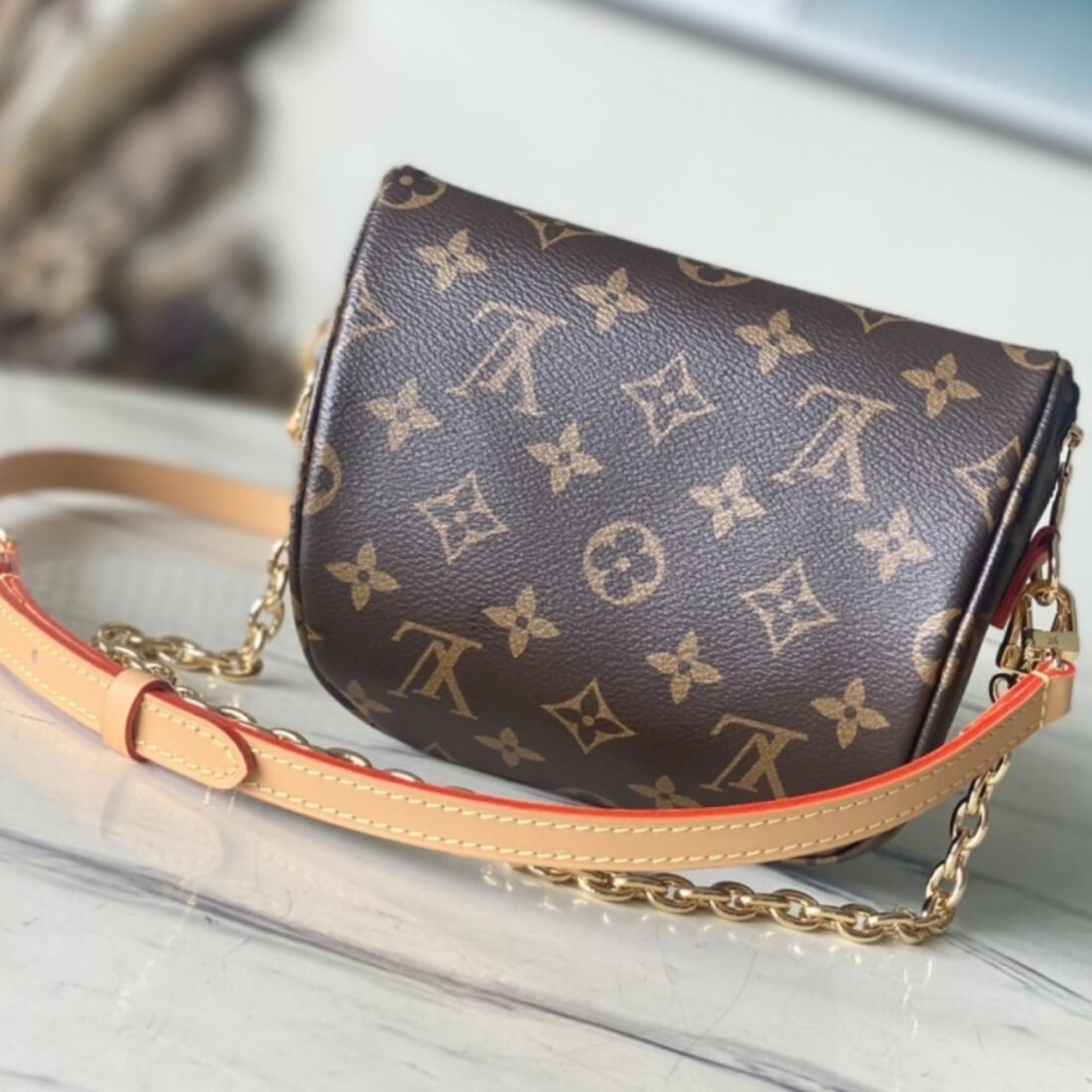 Super Vip 1:1 – Louis Vuitton Mini Bumbag Bag Monogram Canvas Brown 17Cm M82335 - Image 4