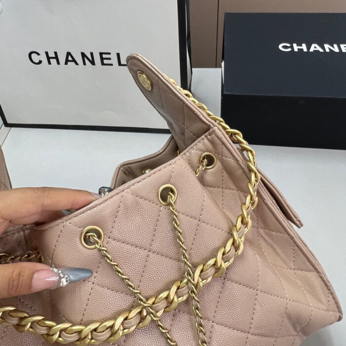 Chanel 25 Small Handbag Grained And Gold Tone Metal Beige 25Cm - Image 4