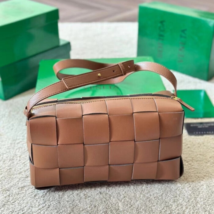 Bottega Veneta Cassette Intreccio Leather Shoulder Bag Brown 28Cm - Image 2
