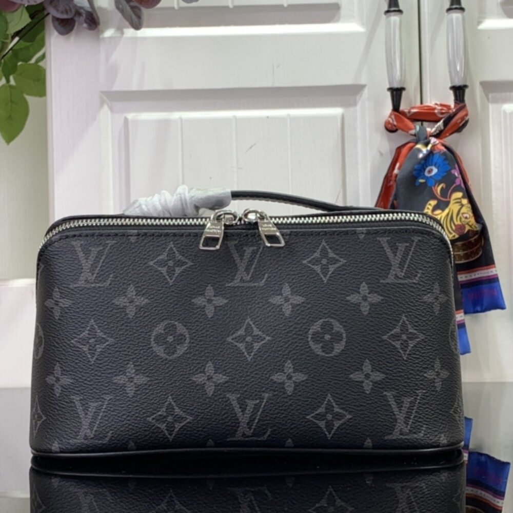 Super Vip 1:1 – Louis Vuitton Toiletry Bag Monogram Eclipse Canvas Black 24Cm M11508 - Image 2
