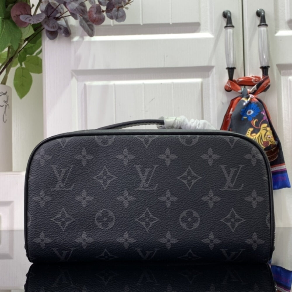 Super Vip 1:1 – Louis Vuitton Toiletry Bag Monogram Eclipse Canvas Black 24Cm M11508 - Image 4