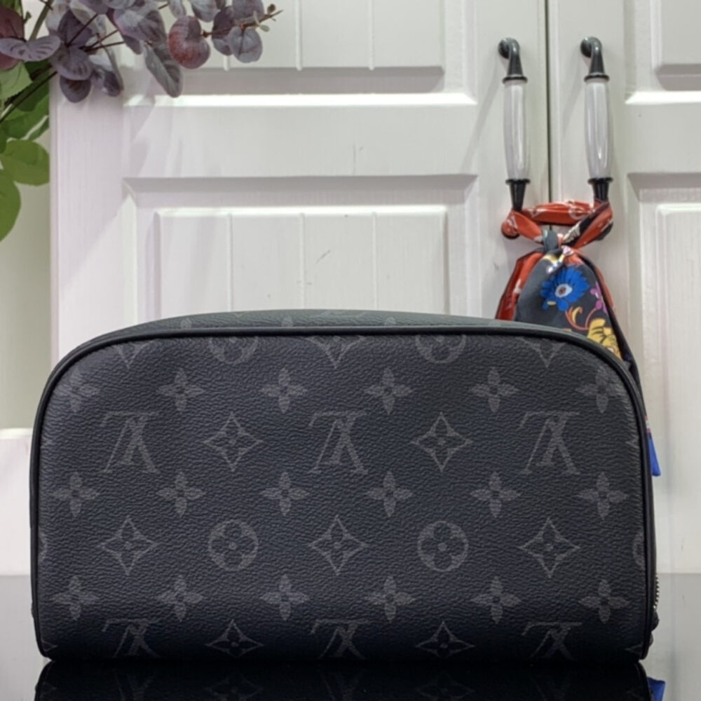 Super Vip 1:1 – Louis Vuitton Toiletry Bag Monogram Eclipse Canvas Black 24Cm M11508 - Image 5