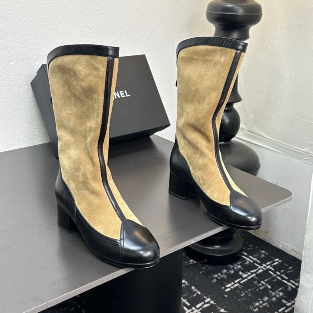 Chanel Métiers Dart High Boots Beige And Black G46591 B21103 U2030 - Image 5