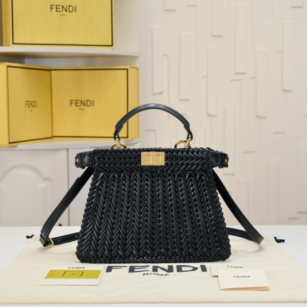 Fendi Peekaboo Iseeu Bag Black 27Cm - Image 2